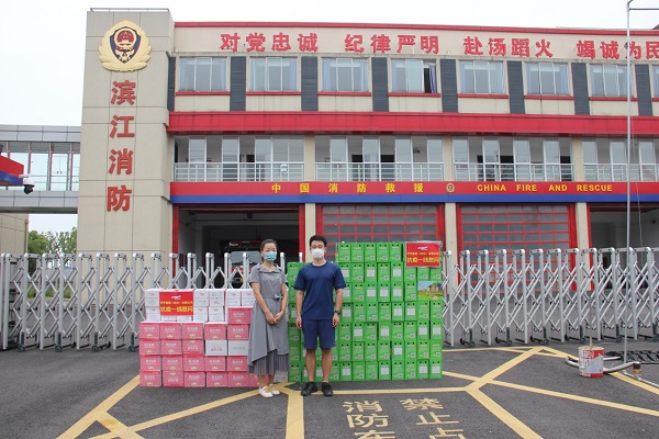 3愛心助農，慰問抗疫一線人員.jpg